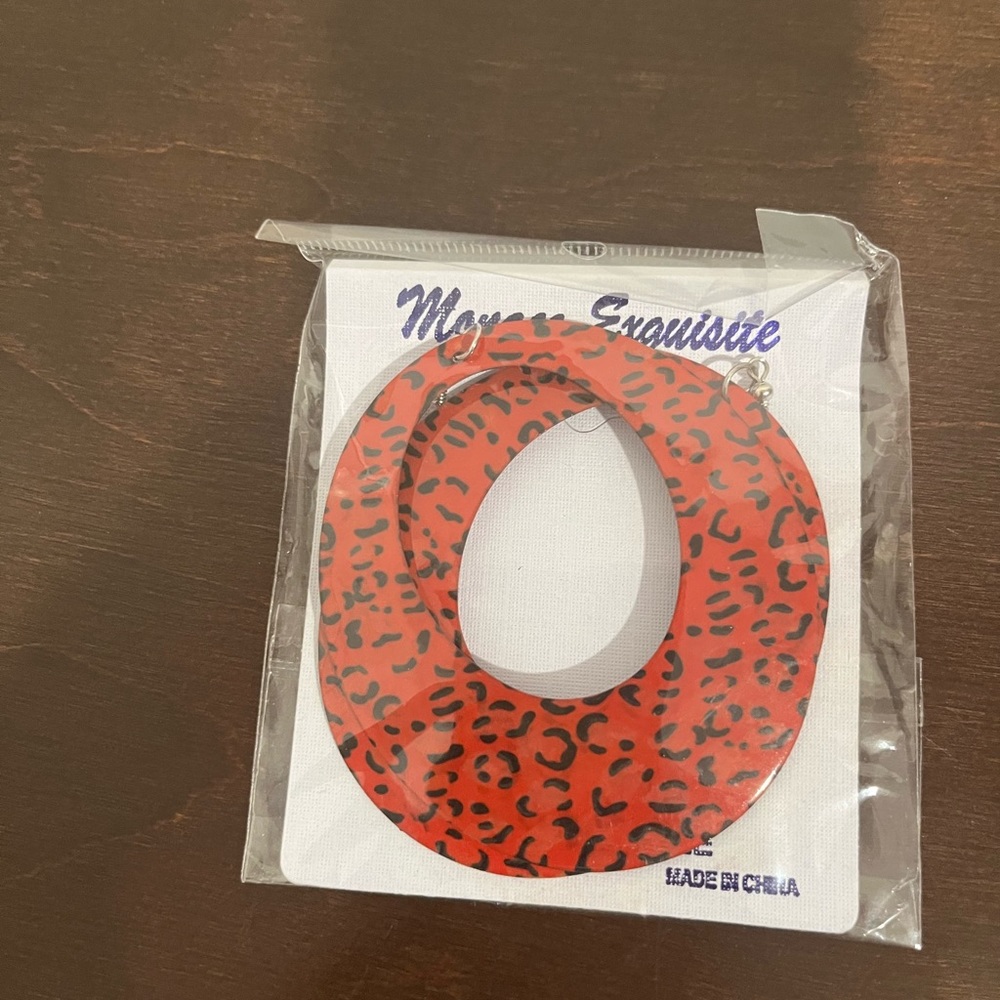 ⭐️ Metal Oval Leopard Print Earrings - Red ⭐️